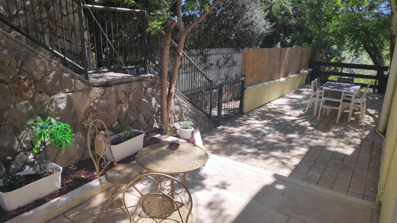 אחת ויחידה - One & Only Lägenhet Maalot Tarshiha Exteriör bild